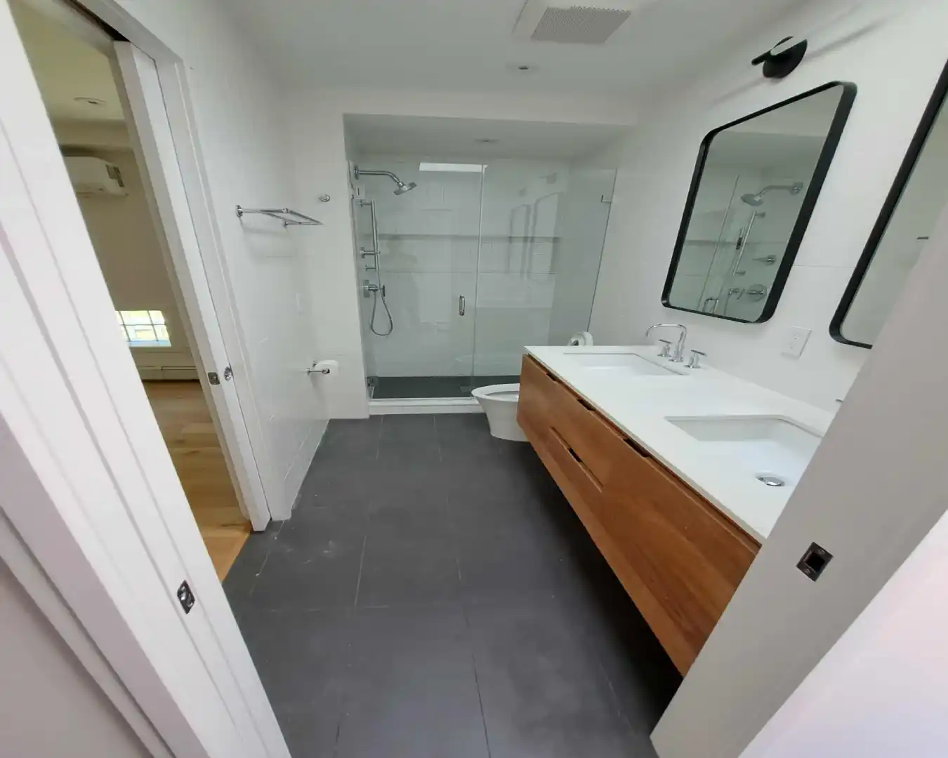 exclusive bathroom 1